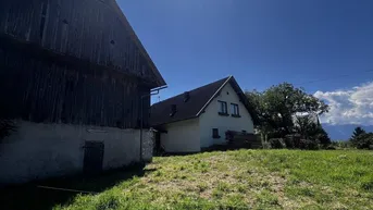 Expose Geräumiges Landhaus mit Renovierungsbedarf, Scheune und großzügigem Grundstück in idyllischer Lage