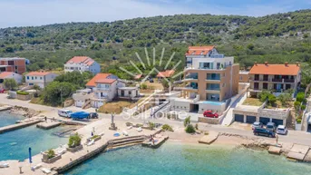 Expose MURTER – Erste Reihe zum Strand, Wohnung mit Pool!