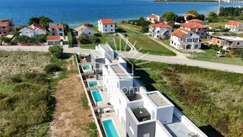 Expose Einmalige Gelegenheit – Wohnung mit Pool, Jacuzzi und Dachterrasse
