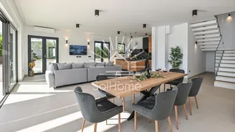 Expose 2 exklusive Luxusvillen mit Pool und Meerblick