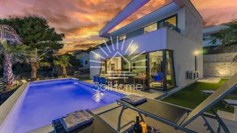 Expose ZU VERKAUFEN – Moderne Villa mit Pool und Meerblick in Novalja