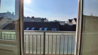 Expose Erstbezug nach Sanierung! Dachgeschosswohnung mit 2 Terrassen – Zentral begehbar