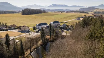 Expose Bis zu 80.000 € Wohnbauförderung möglich: Traumhafte Fünfzimmerwohnung über zwei Etagen mit weitläufigem Garten in Elixhausen