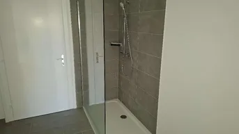 Expose Schöne frisch renovierte Altbauwohnung mit sehr großem Balkon