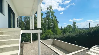 Expose ELEGANTES REFUGIUM IN AUSSICHTSLAGE mit Pool und durchdachtem Wohnkonzept!