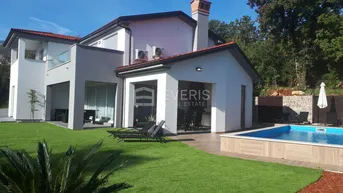 Expose Icici, Opatija, Haus 180m2, mit Pool