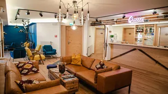 Expose ROOMIE ALPS Exklusives Hostel mit 7 Zimmern in der Kitzbüheler Altstadt im Paket 