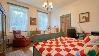 Expose Provisionsfrei - Pool und viel Platz - uneinsichtiges Einfamilienhaus
