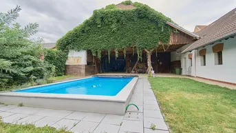 Expose Provisionsfrei - Pool und viel Platz - uneinsichtiges Einfamilienhaus