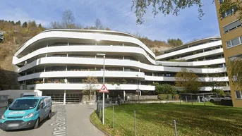 Expose Parkplatz gesucht? Top Lage nähe EKZ West verfügbar!