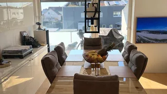 Expose Lichtdurchflutete, klimatisierte Wohnung mit Balkon und Carport in Neuseiersberg.