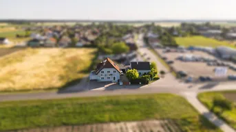 Expose Kapitalanlage mit Potential – 2 Häuser auf Eckgrundstück mit rund 938 m² Grundstücksfläche!