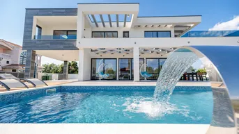Expose ZATON - Modern designte Luxusvilla mit Pool