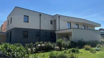 Expose PROVISIONSFREI - Elegantes Zuhause mit Pool und Garten in Leonding