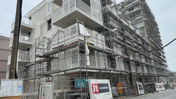Expose Neubau Village im Dritten dritter Stock, 2 Balkons , Erstbezug