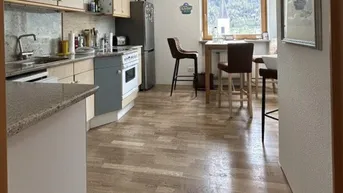 Expose Zentral gelegene 3-Zimmer-Wohnung in Tirol – Gepflegt, lichtdurchflutet und mit Balkon