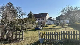 Expose Inmitten der Sooßer Weingärten - Zweifamilienhaus mit Traumgarten!