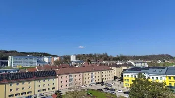 Expose Großzügige 2-Zimmer Wohnung im 6. Stock mit Loggia