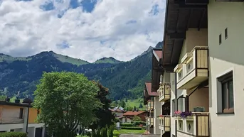 Expose Sehr ruhige, sonnige, zentral gelegene Eigentumswohnung im Herz der Alpen von Tirol