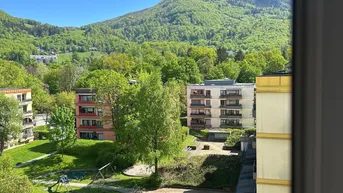 Expose sehr gepflegt 2,5 Zimmer Wohnung, 6. Stock mit 2 Balkonen und TG