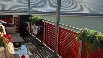 Expose Nachmieter gesucht! Helle 4-Zimmer Dachwohnung mit Balkon und Carport