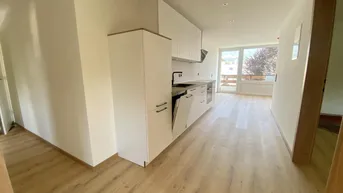Expose Sonnige 3-Zi-Whg mit Balkon, Garten und 2 Parkplätzen - Erstbezug nach Kernsanierung