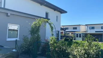 Expose Modernes 4-Zimmer Holzhaus mit Pool und Garten