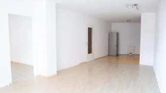 Expose OHNE MAKLER ** 2-Zimmer Wohnung direkt bei U6 ** Inkl. Pool, Sauna & Fitnessraum **