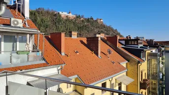 Expose Top 60m² Dachgeschoß-Appartement nahe Keplerbrücke, teilmöbliert, mit Klimaanlage, Galerie, Terrasse und Schlossbergblick - Ideal für Singles oder Paare