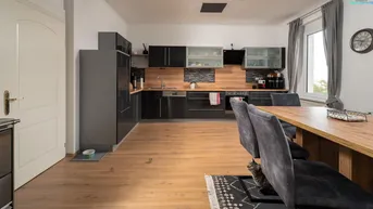 Expose Modernisiertes Einfamilienhaus mit Pool und Klimaanlage