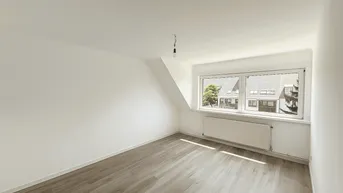 Expose PROVISIONSFREIER ERSTBEZUG nach Sanierung - 2-Zimmer Dachgeschoss mit Weitblick nahe Klinik Floridsdorf, ruhige Seitengasse, beste Anbindung