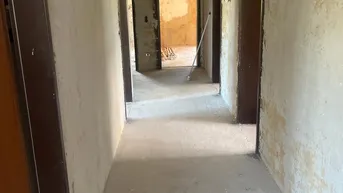 Expose Renovierungsbedürftiger Bungalow mit 6 Zimmern und großem Grundstück