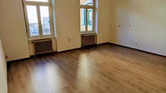Expose Geräumige Altbau-Wohnung mit Einbauküche und Parkett