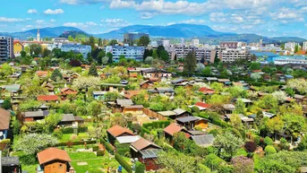 Expose RUHIG &amp; NEU FÜR ANSPRUCHSVOLLE: Lichtdurchflutete Erstbezug-Wohnung mit Balkon, Panoramablick und Parkmöglichkeit