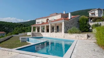 Expose Moderne Luxusvilla mit atemberaubendem Meerblick und privatem Pool in Žanjice, Luštica
