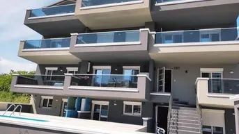 Expose Zum Verkauf: Stilvolles Apartment mit Poolzugang &amp; großer Terrasse