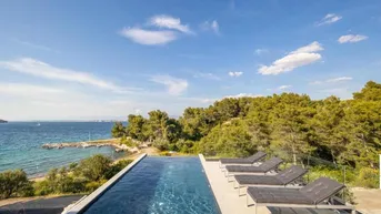 Expose Stilvoll investieren – Exklusive Seafront-Villa auf Ugljan mit Meerblick &amp; Vermietungspotenzial