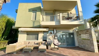Expose Pefkochori – Stilvolle Maisonette auf großem Grundstück nur wenige Schritte vom Strand