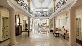 Expose • RARITÄT &amp; LUXUS PUR*Liebevoll kernsaniertes Schloss mit Luxus-Spa und größtmöglicher Privatsphäre
