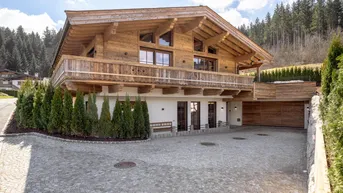 Expose Charmantes Chalet am Waldrand mit Aussicht