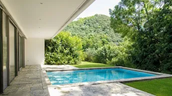 Expose Moderne Villa mit Pool &amp; Grünblick – Idealer Grundriss auf 4 Ebenen mit eigenem Hauslift