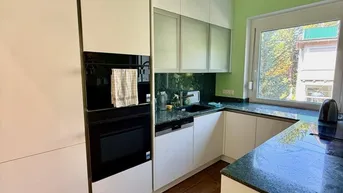Expose Diplomatenviertel - Helle möblierte klimatisierte Wohnung ERSTBEZUG 3 Zimmer, Balkon &amp; Garage.