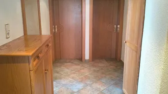 Expose 3-Zimmer Altbauwohnung mit Balkon und Parkplatz