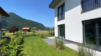 Expose Moderne Doppelhaushälfte mit Bergblick und schönem Garten