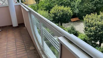 Expose 2,5 Zimmer-Wohnung mit großem Balkon und Tiefgaragenplatz in der Au-Straßensiedlung – teilrenoviert