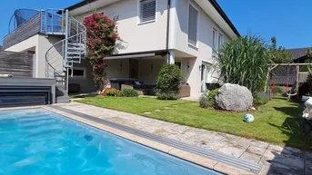 Expose 🏡 Einfamilienhaus mit Pool, Dachterrasse &amp; PV-Anlage – Leben am Mondsee genießen!