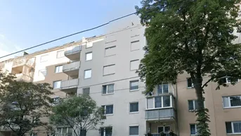 Expose Moderne 4-Zimmer Wohnung mit Balkon und Loggia im 6. Stock