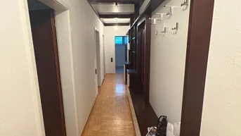 Expose Moderne 4-Zimmer Wohnung mit Balkon im 3. Stock