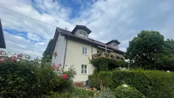 Expose Helle 3-Zimmer Dachgeschosswohnung mit Loggia und Garten