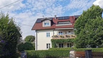 Expose Helle 3-Zimmer Dachgeschosswohnung mit Loggia und Garten